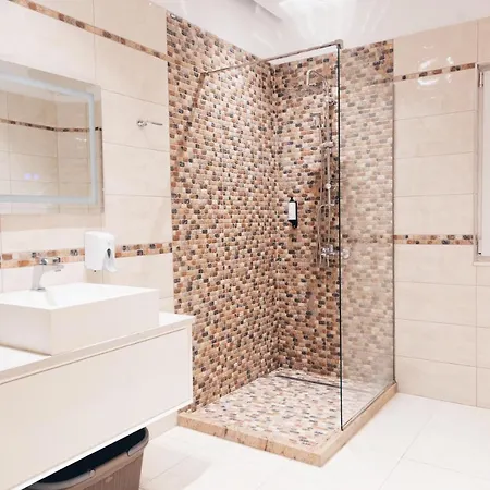 Mono Boutique * 티라나